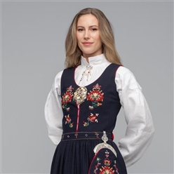 Bilde av Kvinnebunad fra Sykkylven 1